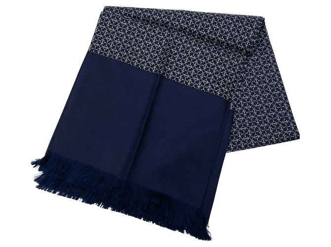 Hermès Blaue geometrische Seidenfransen-Schal 140