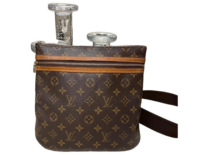 Bolsa Danube PM em Canvas Monogram Louis Vuitton Marrom