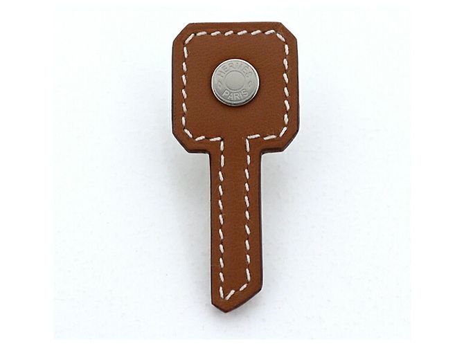 Hermès Badge épingle HERMES cle swift or Doré