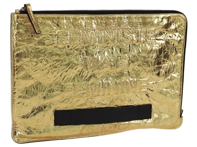 CHANEL Clutch de Couro Dourado CC Auth 165360M