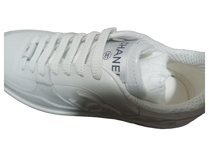 Tênis Chanel de couro branco