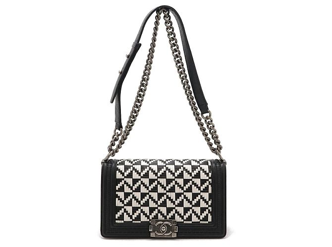 Borsa a spalla in pelle Chanel Boy Nero Bianco