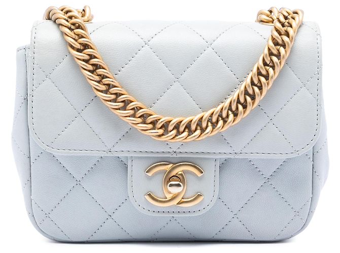 Chanel Mini Quadrado Azul em Couro de Bezerro Texturizado com Corrente Azul claro
