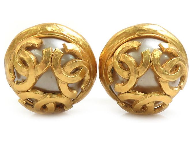 Brincos de metal com clipe Coco Mark da Chanel Dourado Fora de branco