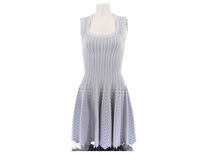 Alaïa Kurz Kleid mit blau-weißem Muster
