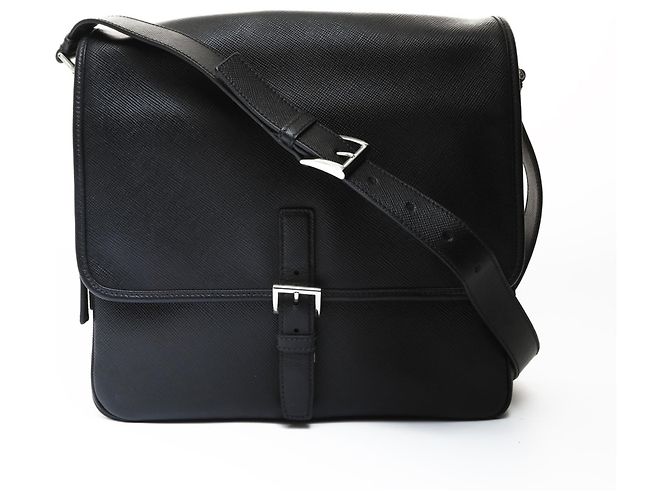 Bolsa de Ombro em Couro Saffiano Prada Preto