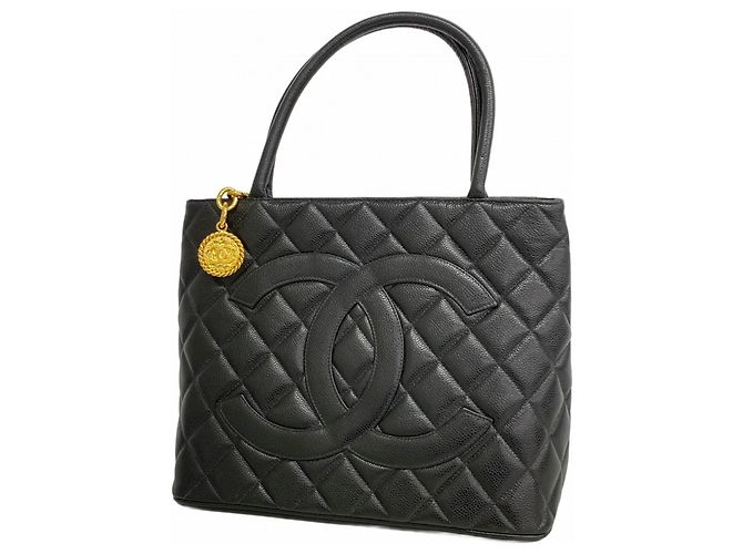 Timeless Borsa Tote Reissue di Chanel in Nero