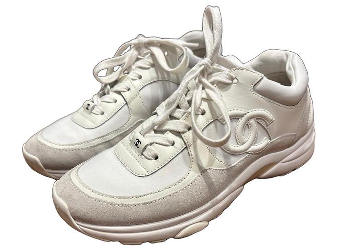 Baskets en cuir et daim blanc Chanel