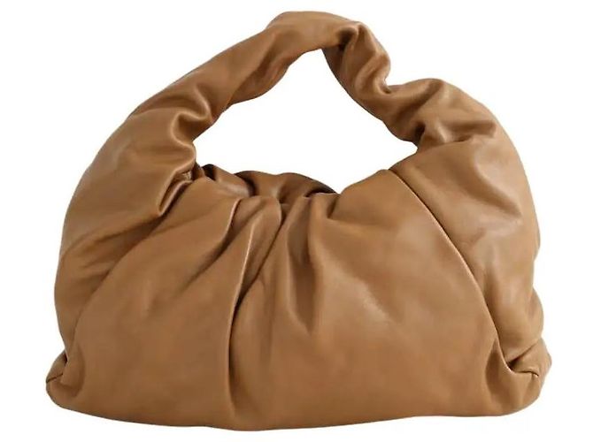 Bottega Veneta A Shoulder Pouch em couro camelo