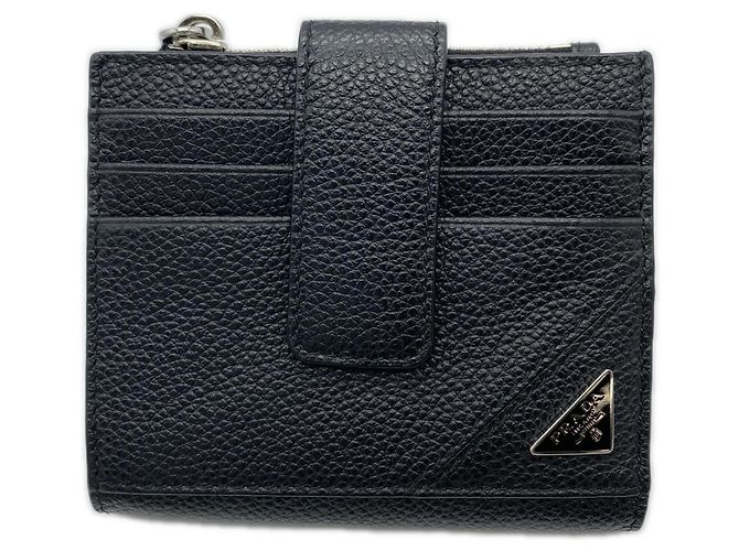 Billetera compacta triangular Vitello Micrograin de Prada