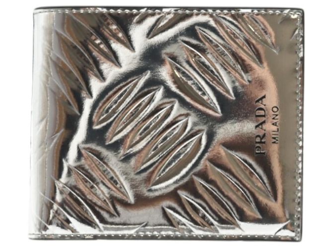 Portafoglio compatto bifold in pelle verniciata Prada Nero Argento