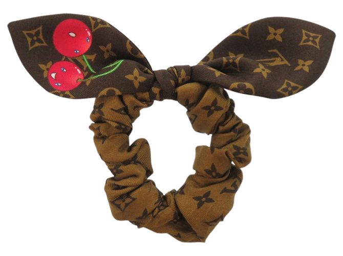 Scrunchie Monogramma Ciliegia Takashi Murakami di Louis Vuitton Marrone