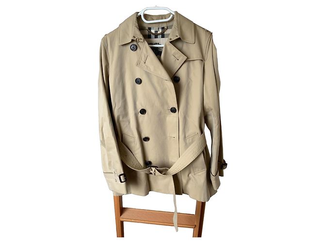 Gabardina Burberry Kensington corta beige de algodón