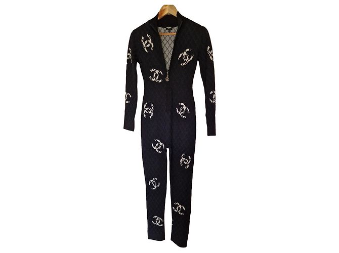 Chanel Coco Neige 2019 – CC Logo Wool & Cashmere Jumpsuit – Size 36 Navy blue