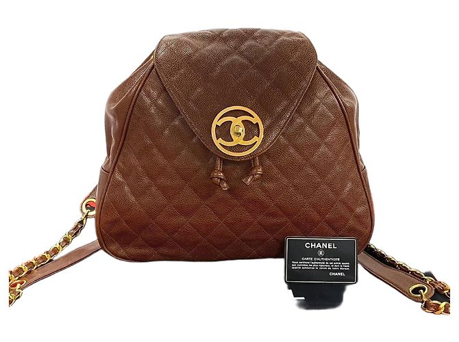 Timeless Mochila de cuero caviar matelassé Chanel Castaño