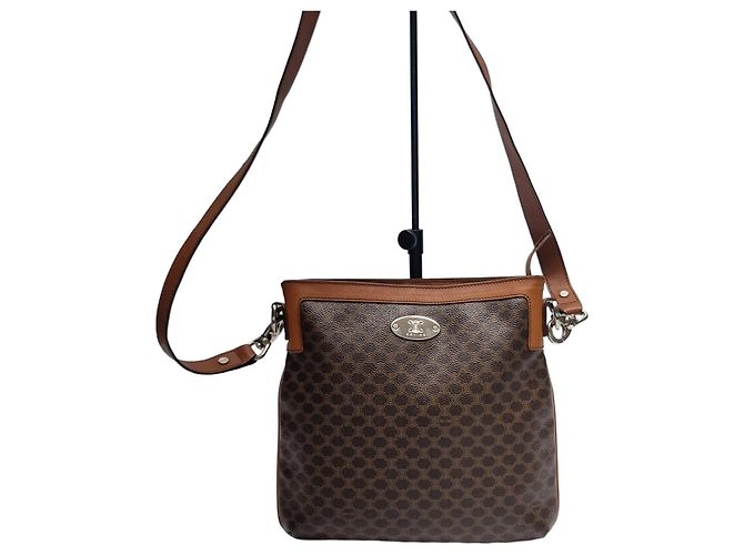 Céline Bolsa transversal com logo Triomphe Marrom