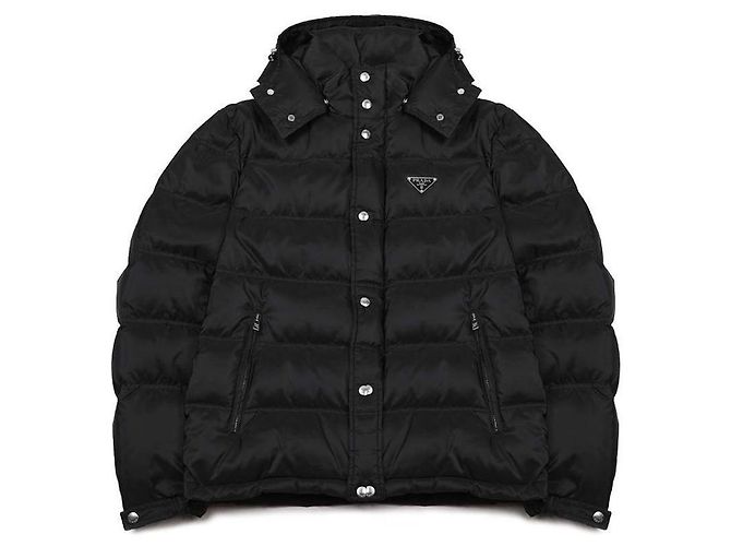 Prada Chaqueta de plumas con capucha y logo triangular Negro