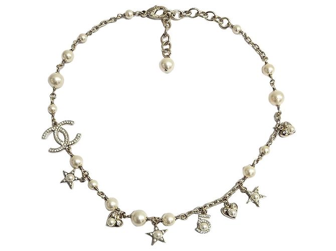 Chanel Collier en perles avec logo CC en forme de cœur Doré