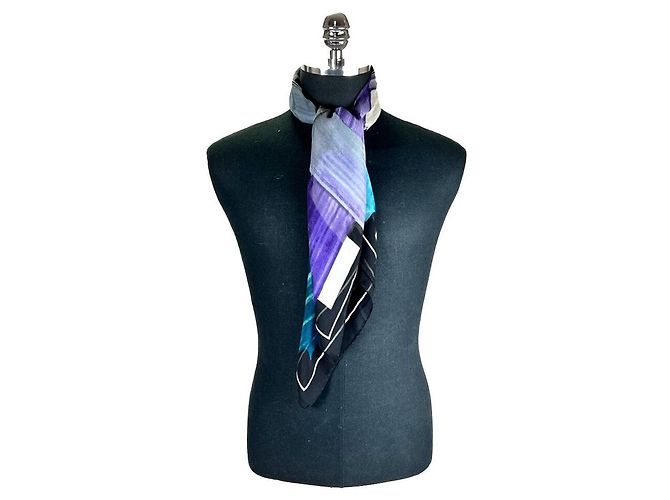 Chanel Cachecol de seda chiffon com padrão twill Azul