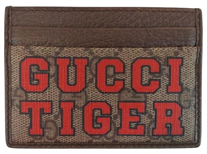 Gucci Cartera de cuero con estampado de tigre Castaño