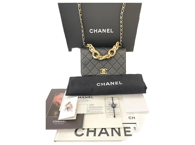 Chanel Piccola borsa a tracolla con catena a tre perle Multicolore