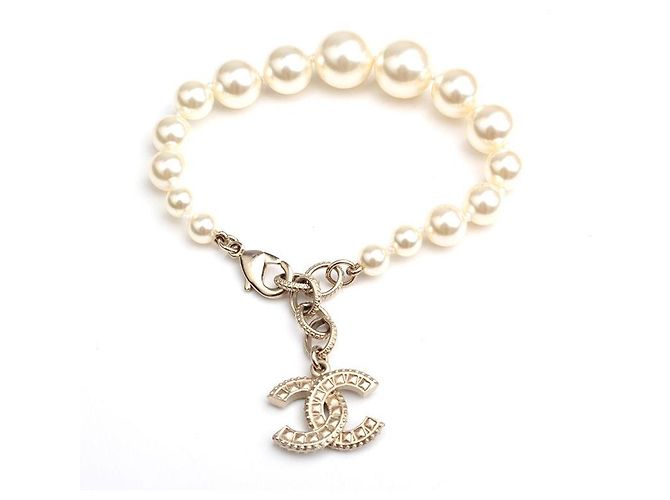 Chanel Pulseira CC de pérolas sintéticas em marfim Laranja