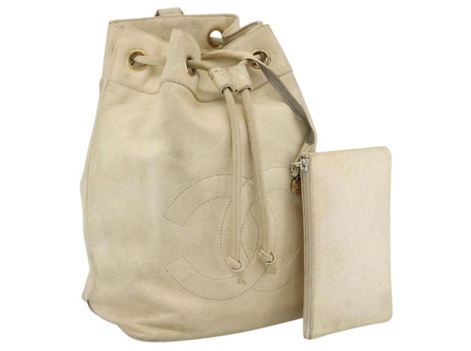 Bolsa de Ombro CHANEL em Couro Caviar Creme Ouro CC Auth BA11064 Dourado Cru