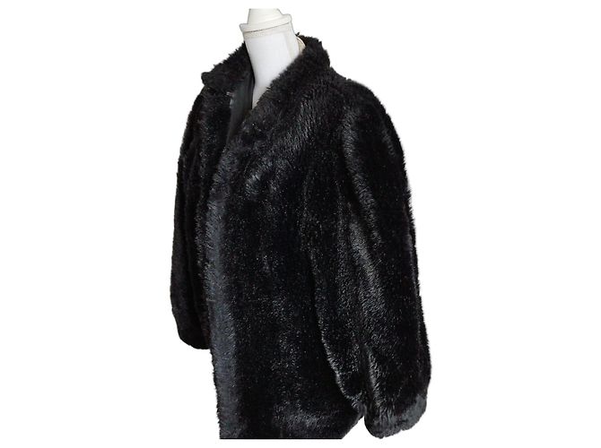 Schwarzer Pelzmantel Yves Saint Laurent 
