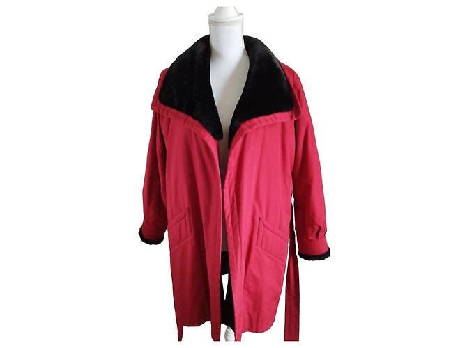 Roter Mantel YVES SAINT LAURENT Schwarz 