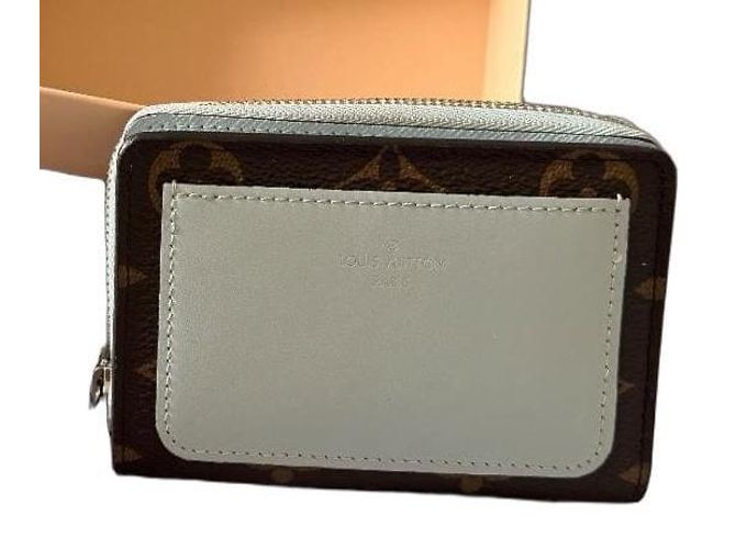 Cartera pequeña Louis Vuitton Lou turquesa de piel