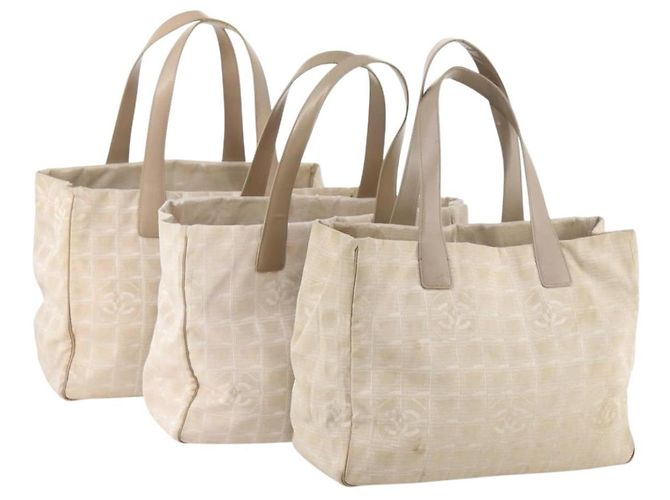 CHANEL Nova Bolsa Tote de Viagem em Nylon 3 Conjunto Bege CC Auth ep13032