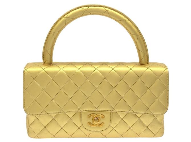 Bolsa de mão em couro de cordeiro dourado Chanel