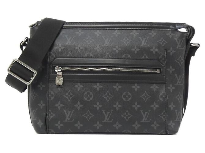 Bolsa de Ombro Louis Vuitton Monogram Eclipse Odyssée PM M44223 Preto