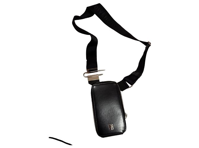 Sac à bandoulière Givenchy en cuir noir