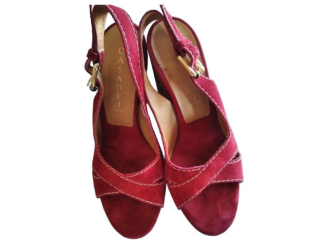 Sandales à talons rouges en daim de Casadei