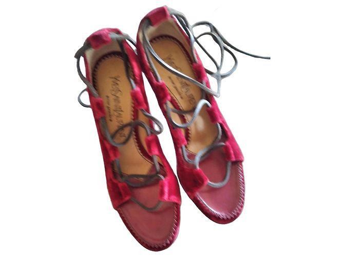 Yves Saint Laurent Rote Samt-High Heels