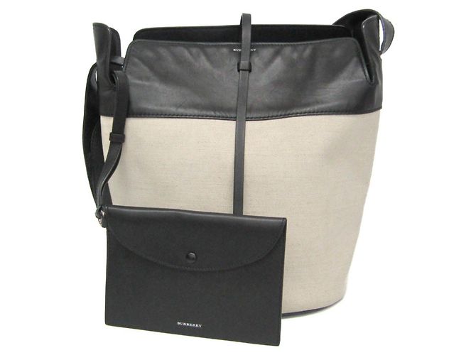 Bolso grande tipo bucket Burberry Negro Beige