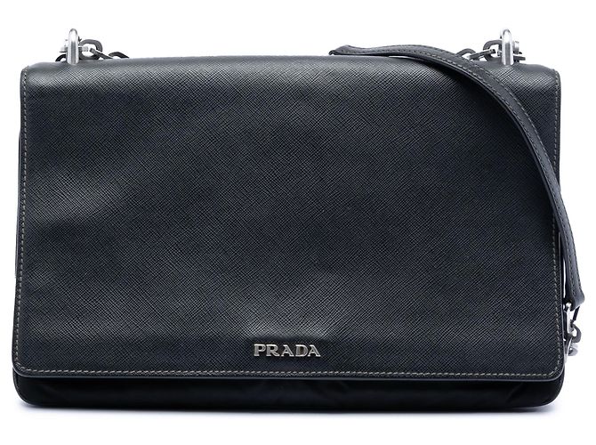 Borsa a tracolla Prada in Saffiano Lux nero e tessuto con catena