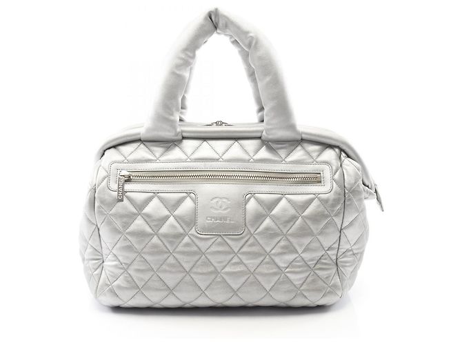 Bolsa Chanel Coco Cocoon em couro prateado Prata