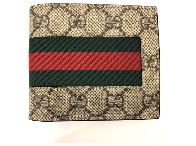 Gucci Bi-fold Wallet in GG Supreme