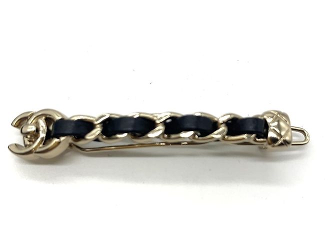 Timeless Fermaglio Turnlock Coco Mark B21S di Chanel Nero 