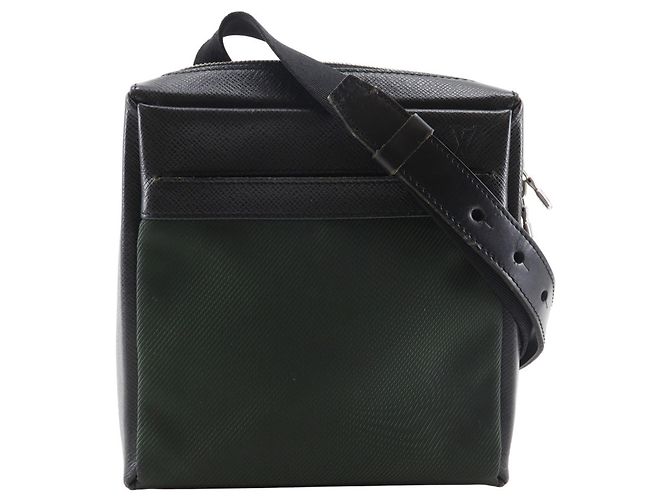 Sayan Schultertasche von Louis Vuitton Grau