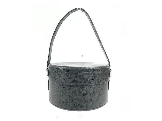Handtasche aus Taiga-Leder von Louis Vuitton Schwarz