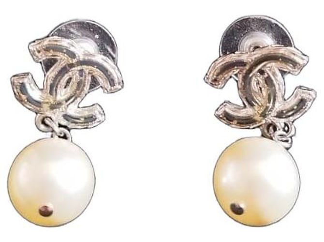 Chanel CC Swing Motiv Perlenohrringe Silber/Weiß