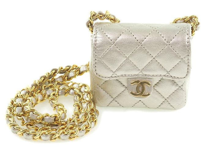 Timeless Bolsa de Ombro em Couro Chanel Chain Pochette Prata