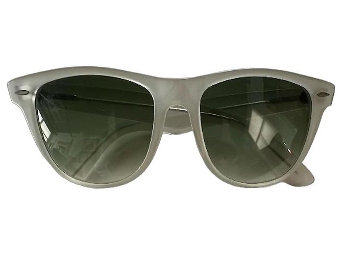 Ray-Ban Wayfarer Translucente Sonnenbrille Weiß