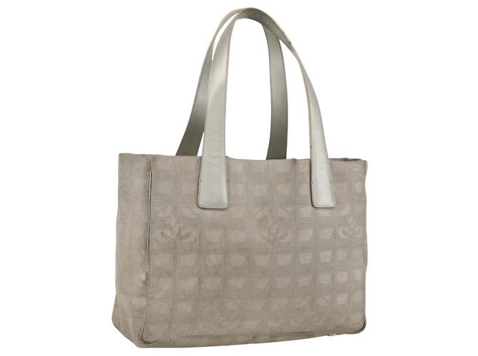 CHANEL Nova Bolsa de Viagem Nylon Bege CC Auth BA11252