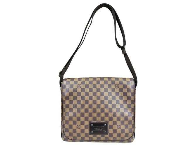 Bolsa de Ombro Damier Brooklyn MM da Louis Vuitton Marrom