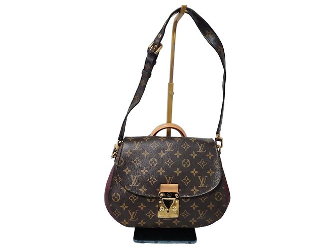 LOUIS VUITTON Bolsa Eden MM em Canvas Monogram Bordeaux Marrom/Borgonha