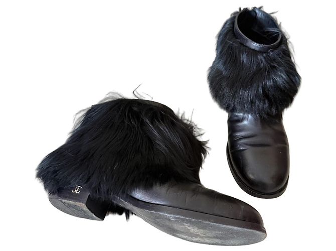 Chanel Lederstiefeletten mit Fellbesatz Schwarz